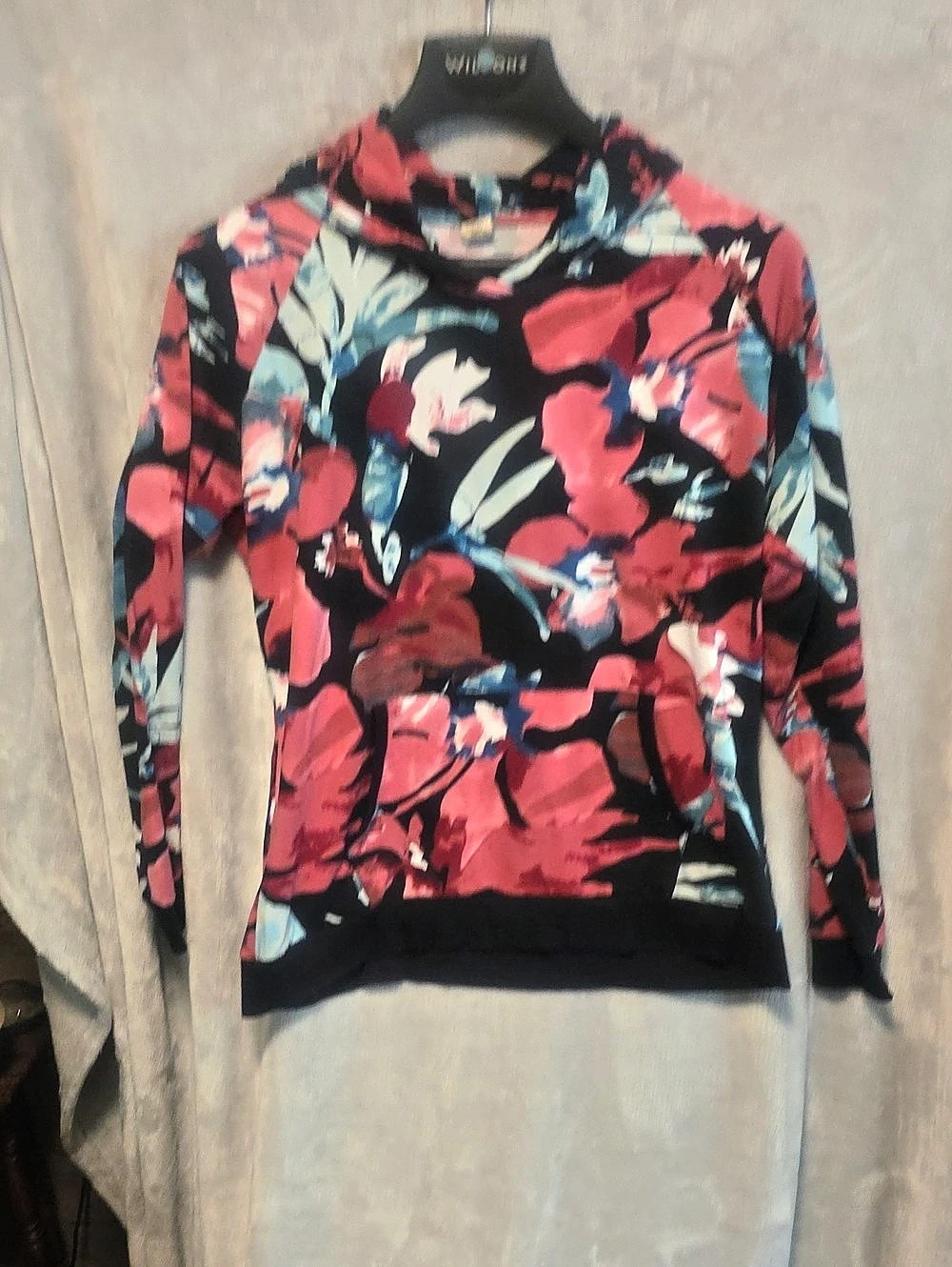 Lildy Super Soft Hoodie Floral Hoodie in Black & Red Size L- XL Like New